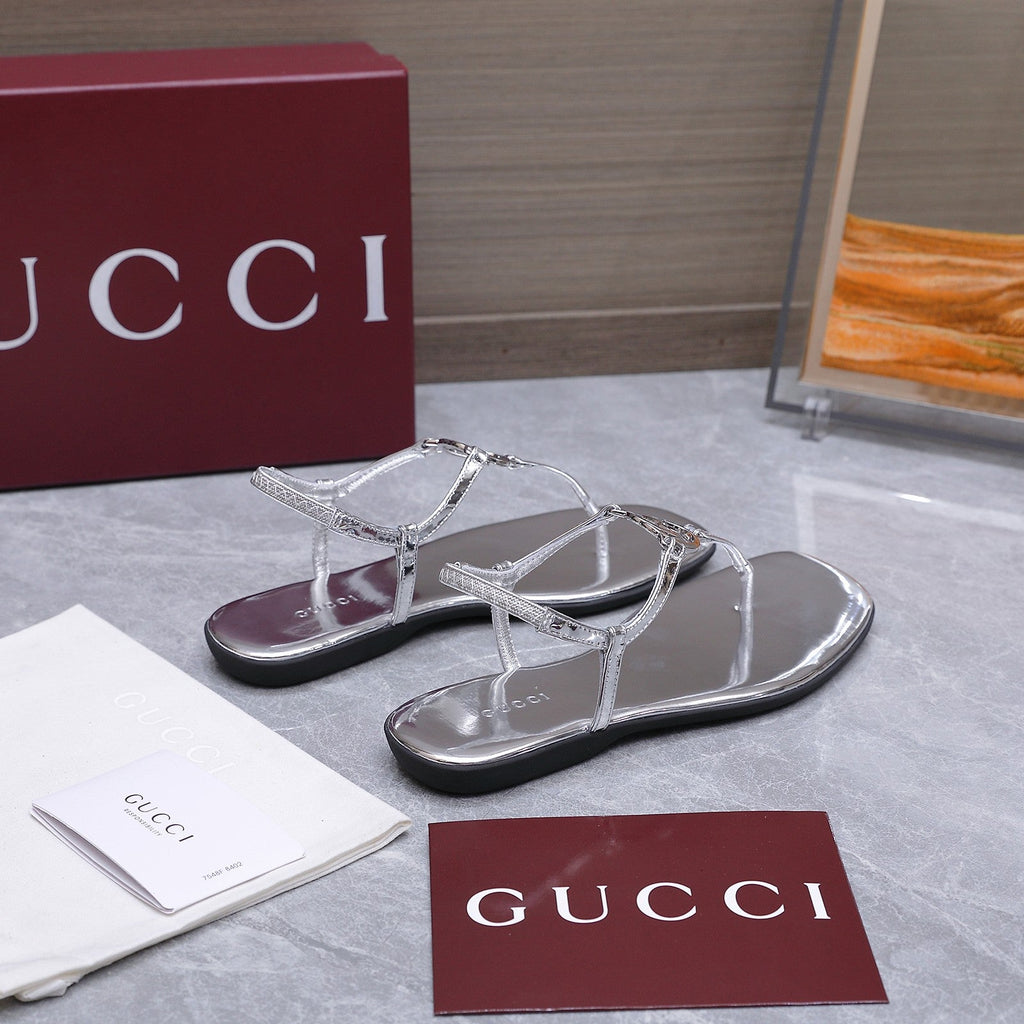 GUCCI 26S INTERLOCKING G THONG SANDALS IN SILVER CALFSKIN