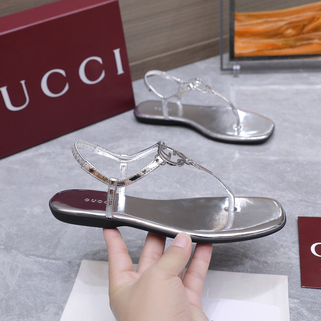 GUCCI 26S INTERLOCKING G THONG SANDALS IN SILVER CALFSKIN