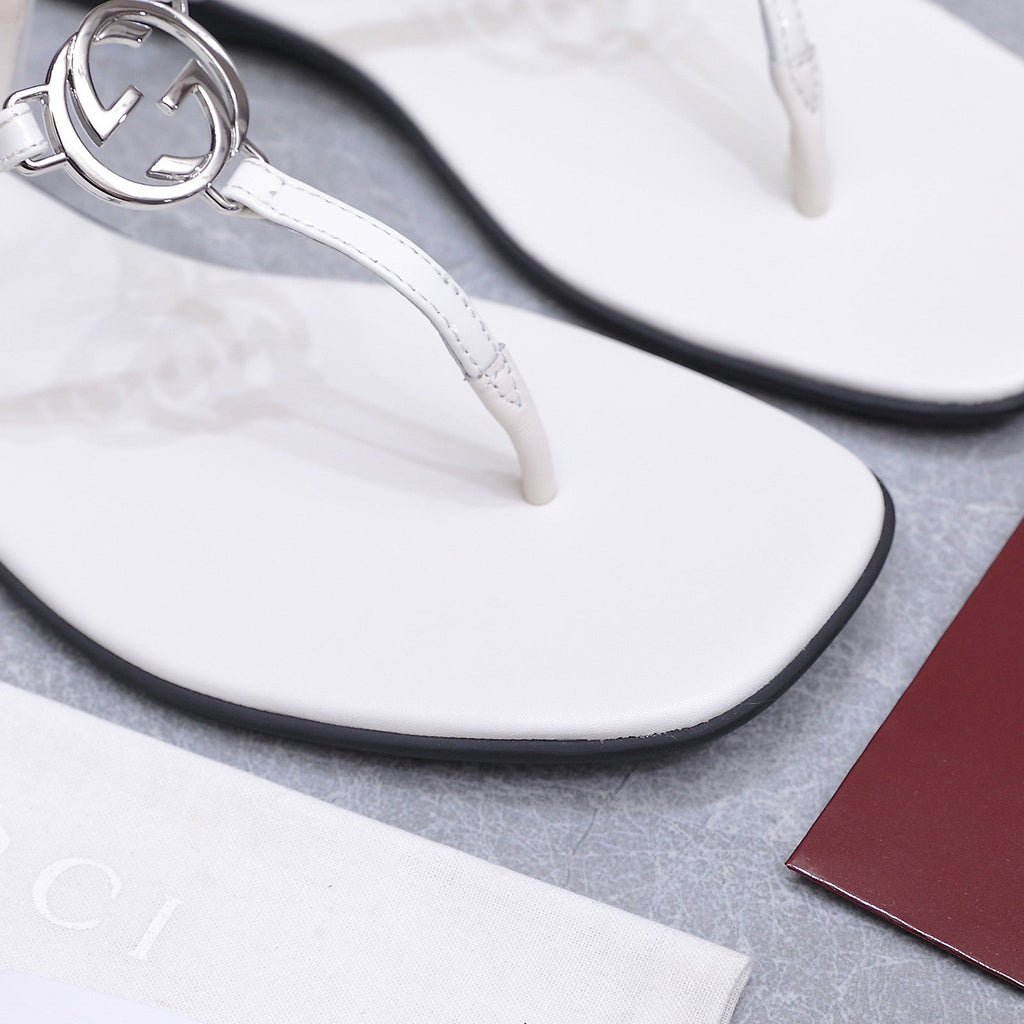 GUCCI 26S INTERLOCKING G THONG SANDALS IN WHITE CALFSKIN