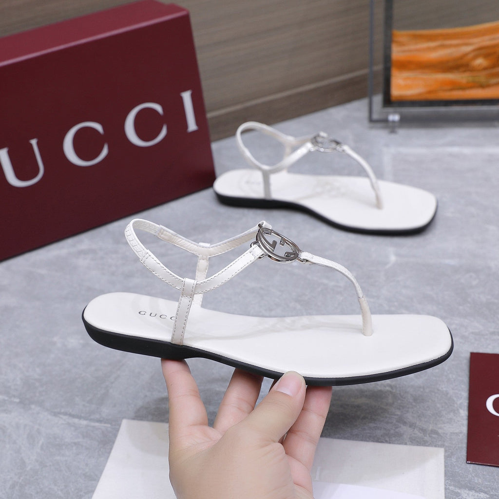GUCCI 26S INTERLOCKING G THONG SANDALS IN WHITE CALFSKIN