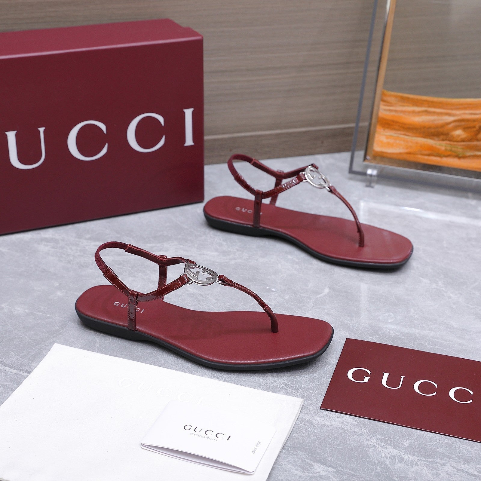 GUCCI 26S INTERLOCKING G THONG SANDALS IN BURGUNDY RED CALFSKIN
