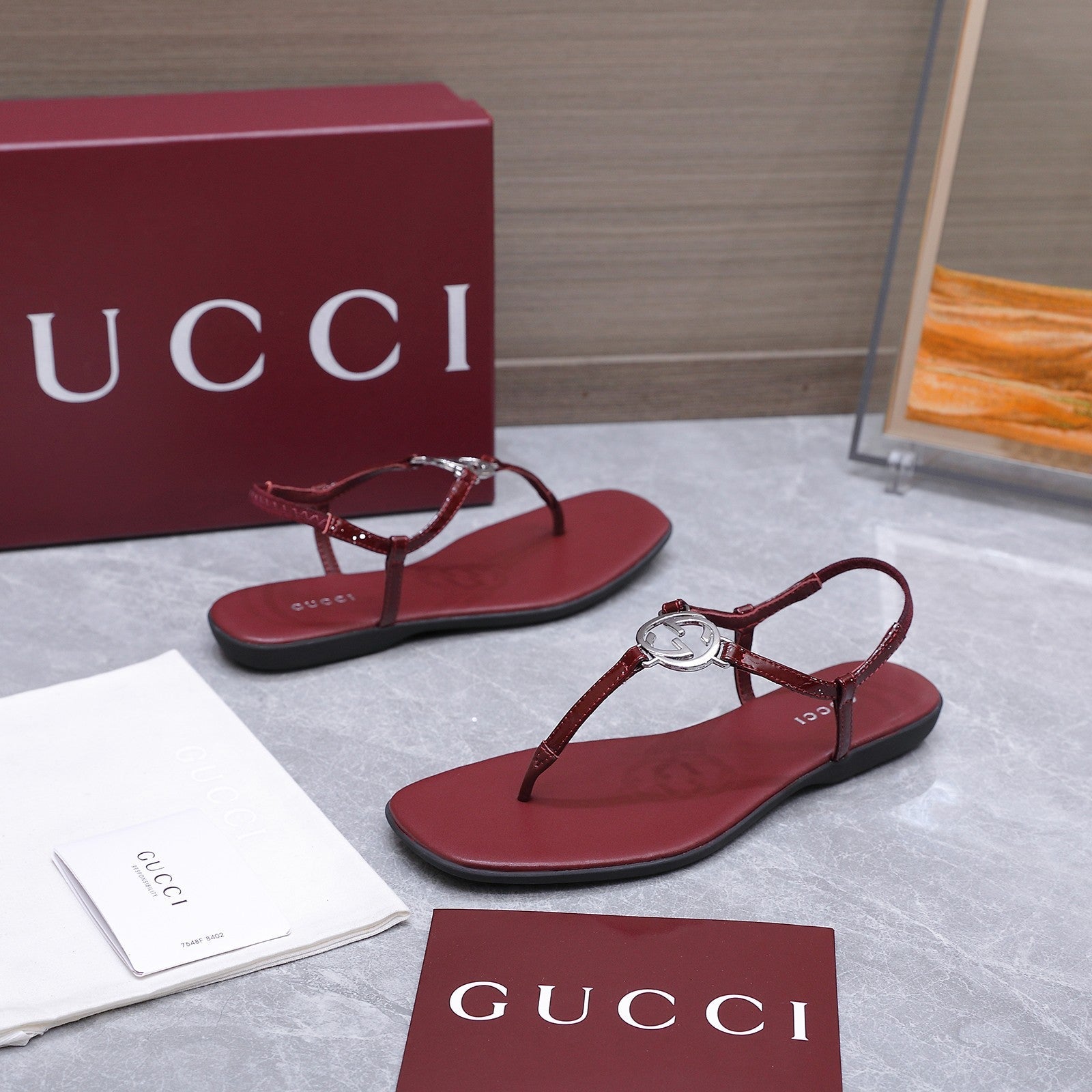 GUCCI 26S INTERLOCKING G THONG SANDALS IN BURGUNDY RED CALFSKIN