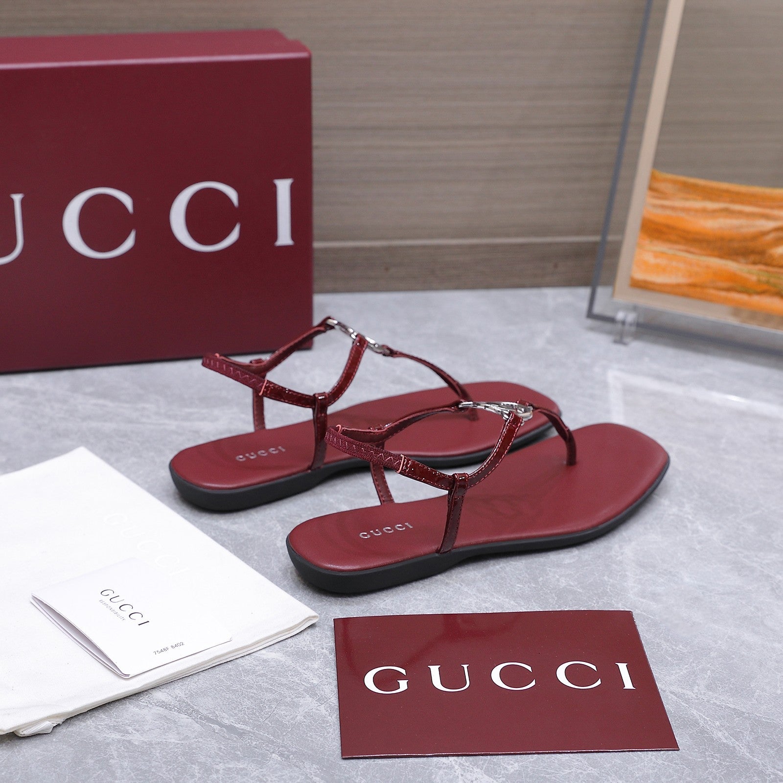 GUCCI 26S INTERLOCKING G THONG SANDALS IN BURGUNDY RED CALFSKIN