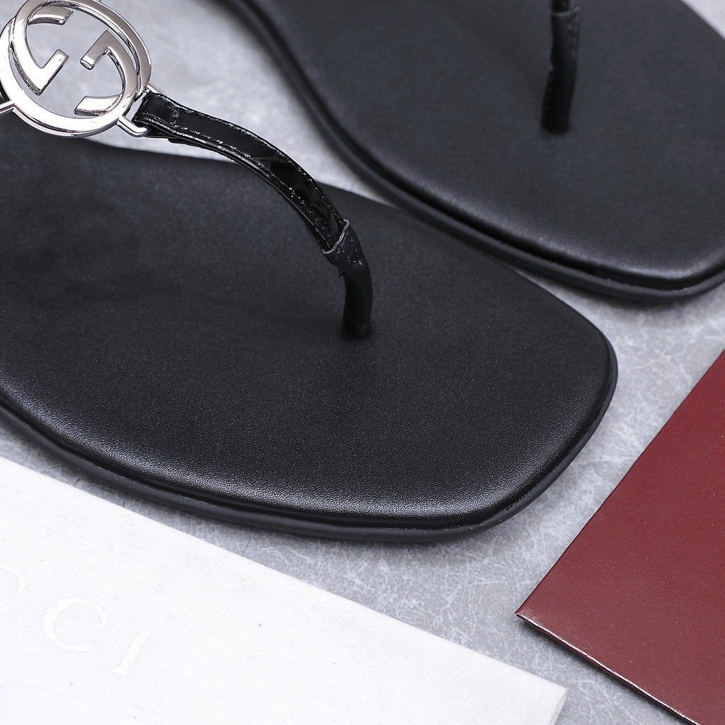 GUCCI 26S INTERLOCKING G THONG SANDALS IN BLACK CALFSKIN