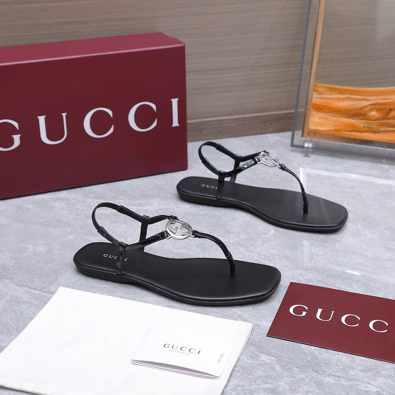 GUCCI 26S INTERLOCKING G THONG SANDALS IN BLACK CALFSKIN
