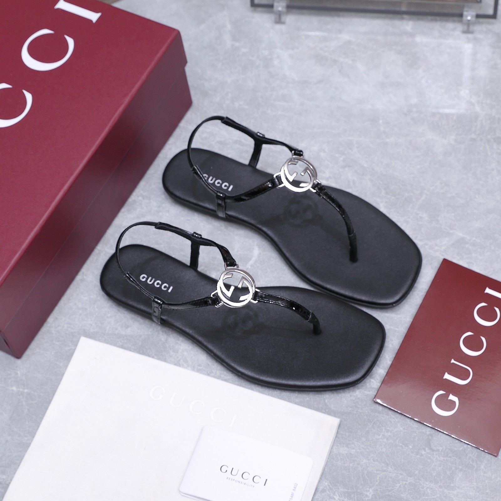 GUCCI 26S INTERLOCKING G THONG SANDALS IN BLACK CALFSKIN