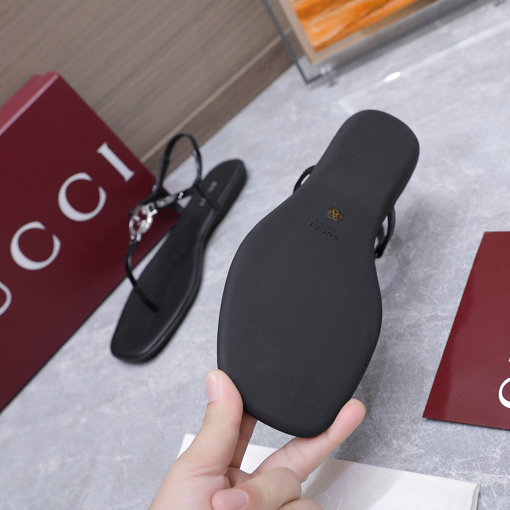 GUCCI 26S INTERLOCKING G THONG SANDALS IN BLACK CALFSKIN