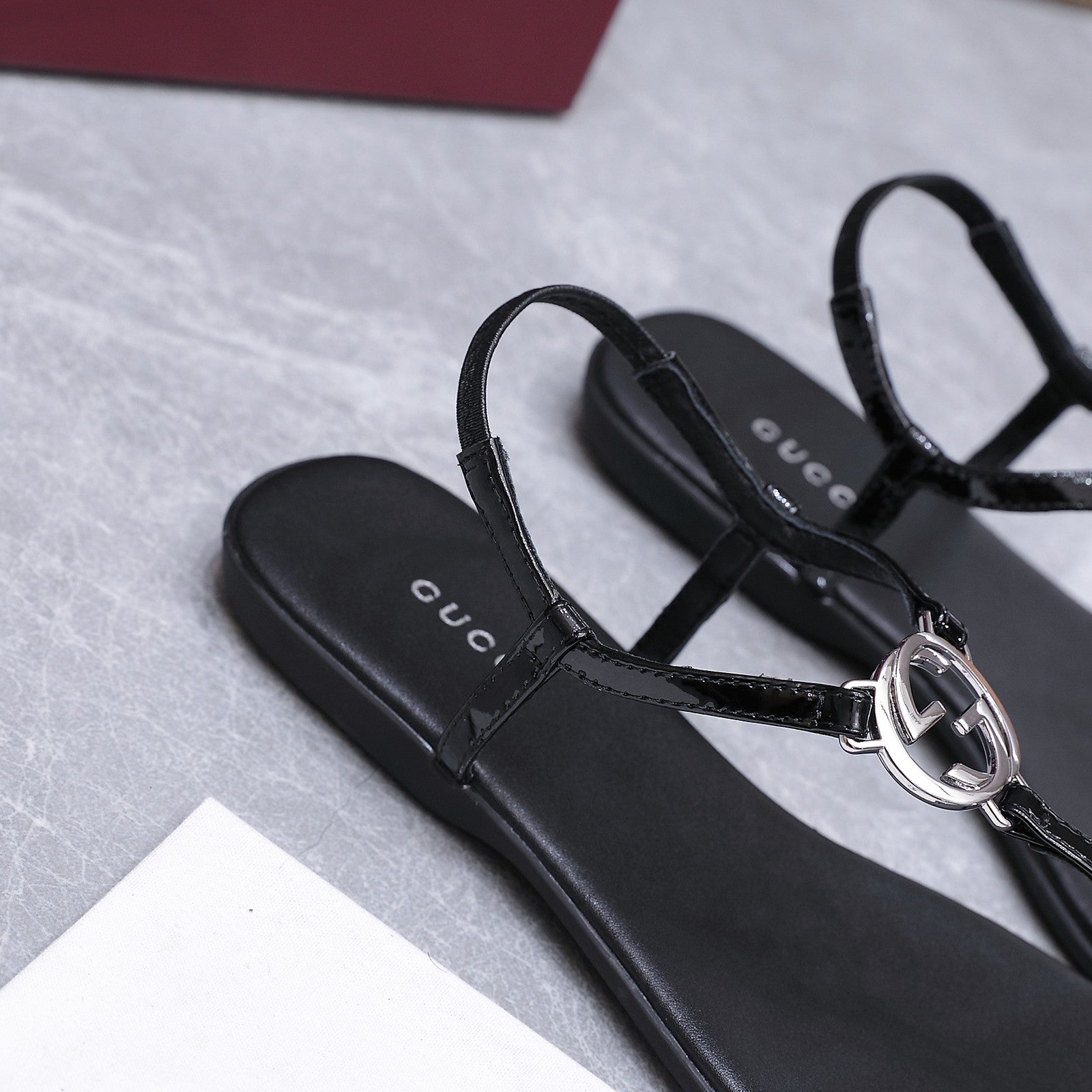 GUCCI 26S INTERLOCKING G THONG SANDALS IN BLACK CALFSKIN