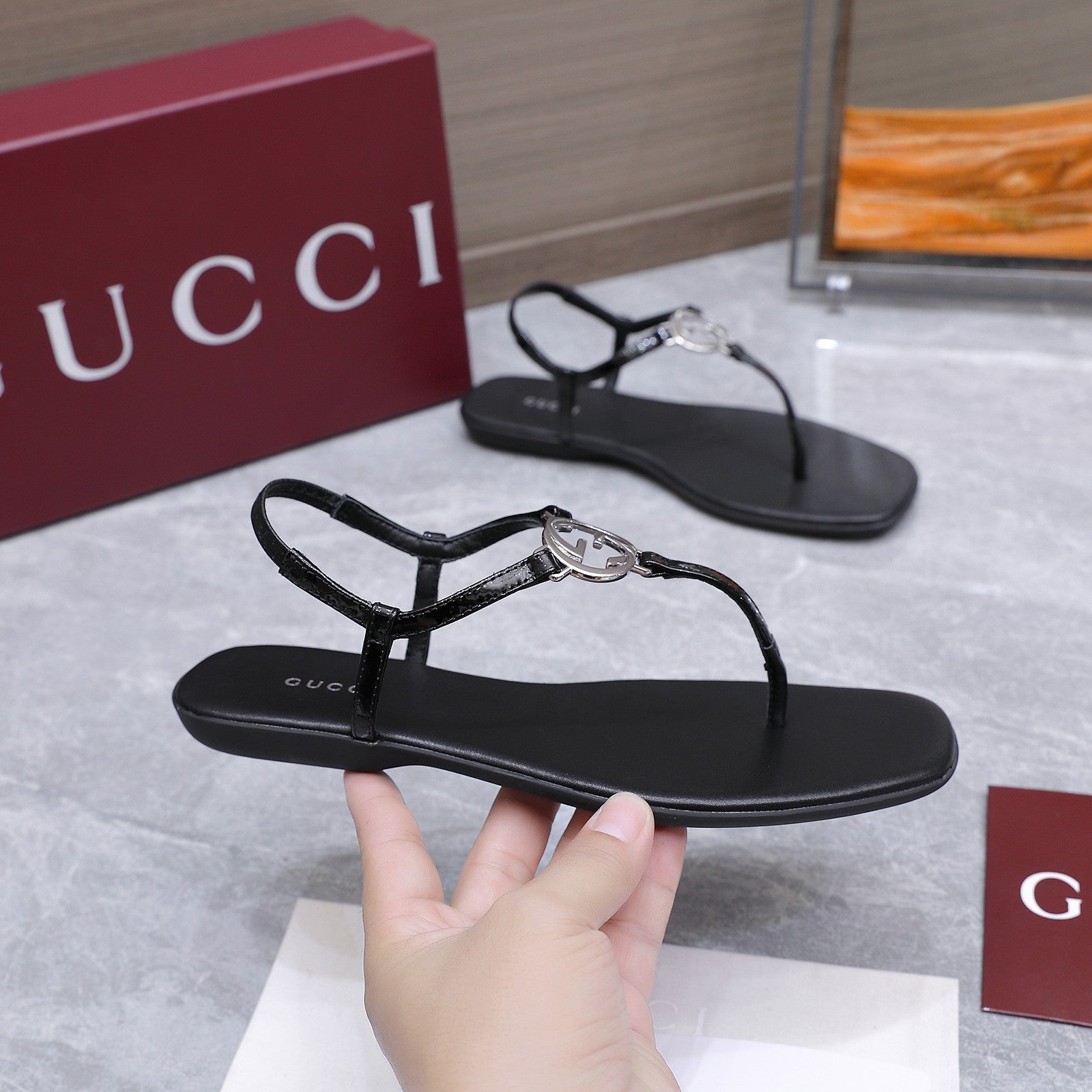 GUCCI 26S INTERLOCKING G THONG SANDALS IN BLACK CALFSKIN