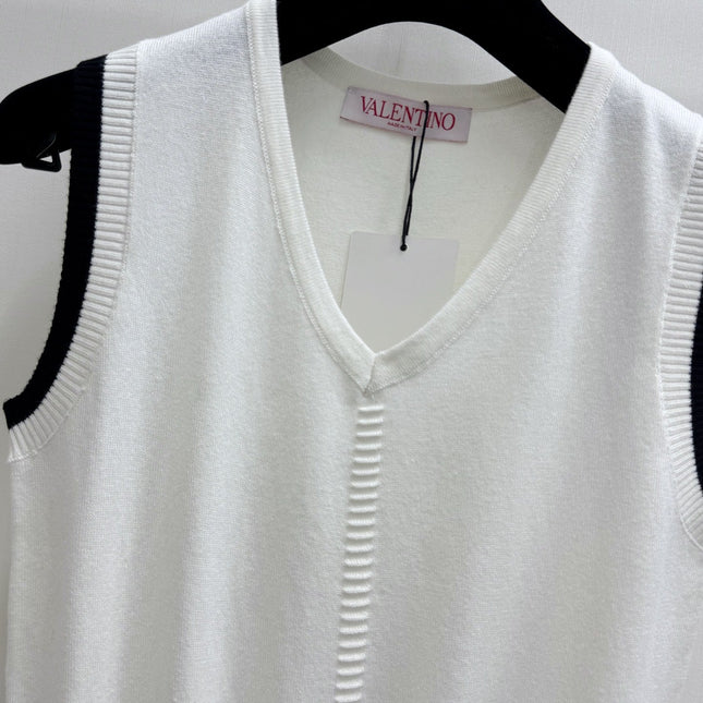 VALENTINO 26S SLEEVELESS V-NECK KNIT TOP 435