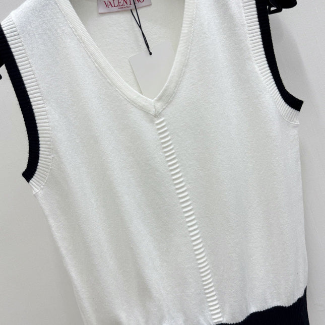 VALENTINO 26S SLEEVELESS V-NECK KNIT TOP 435