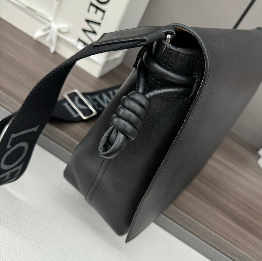LOEWE 26S FLAMENCO SATCHE 20 IN BLACK CALFSKIN
