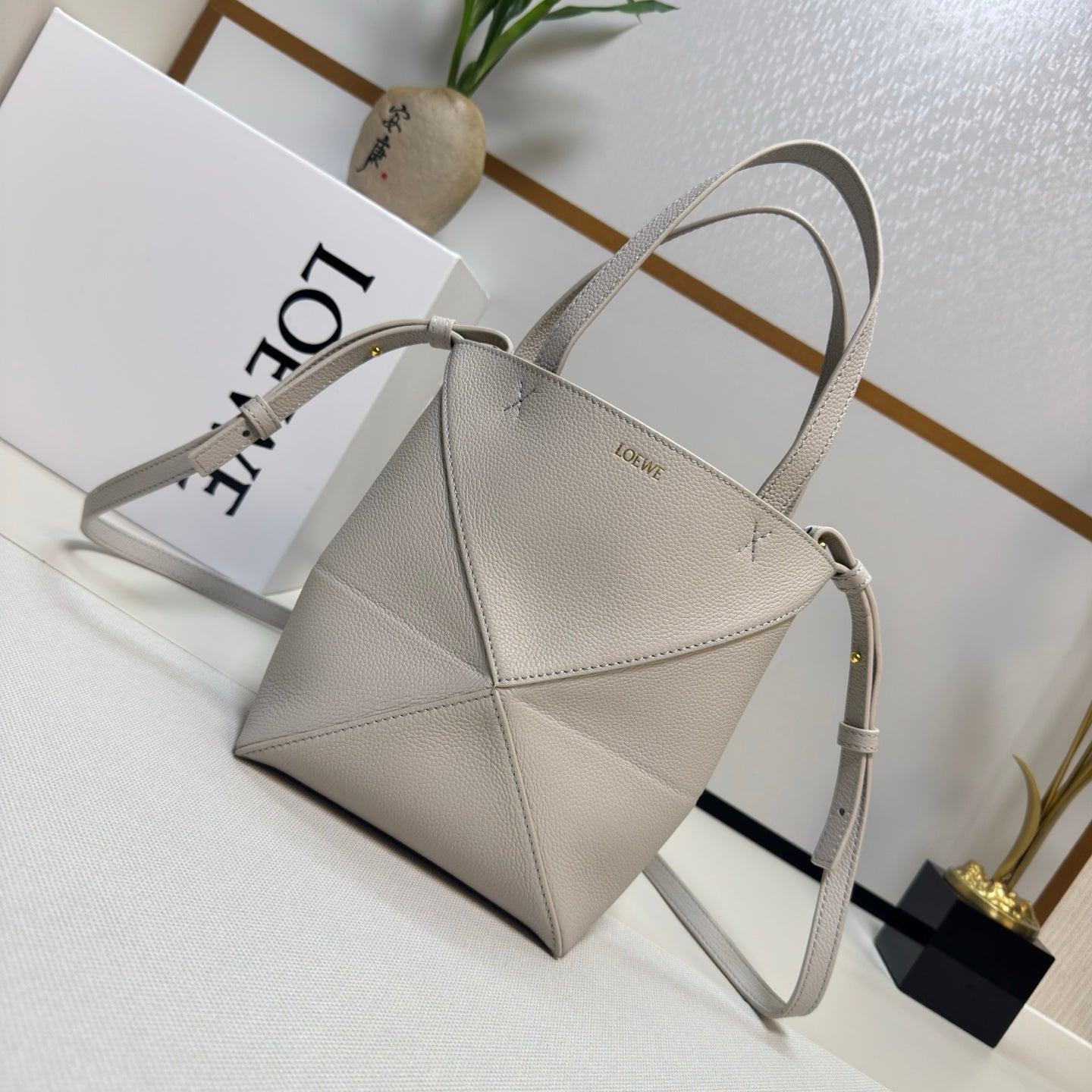LOEWE 26S PUZZLE FOLD TOTE 17 IN LIGHT GREY CALFSKIN