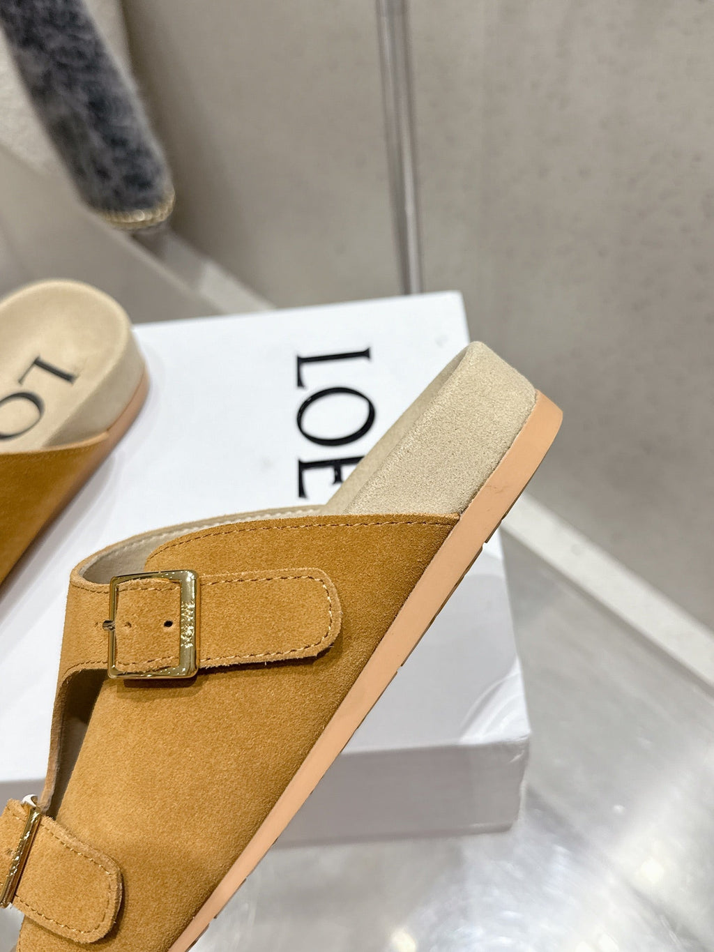 LOEWE 26S EASE SLIDE IN CAMEL BROWN SUEDE