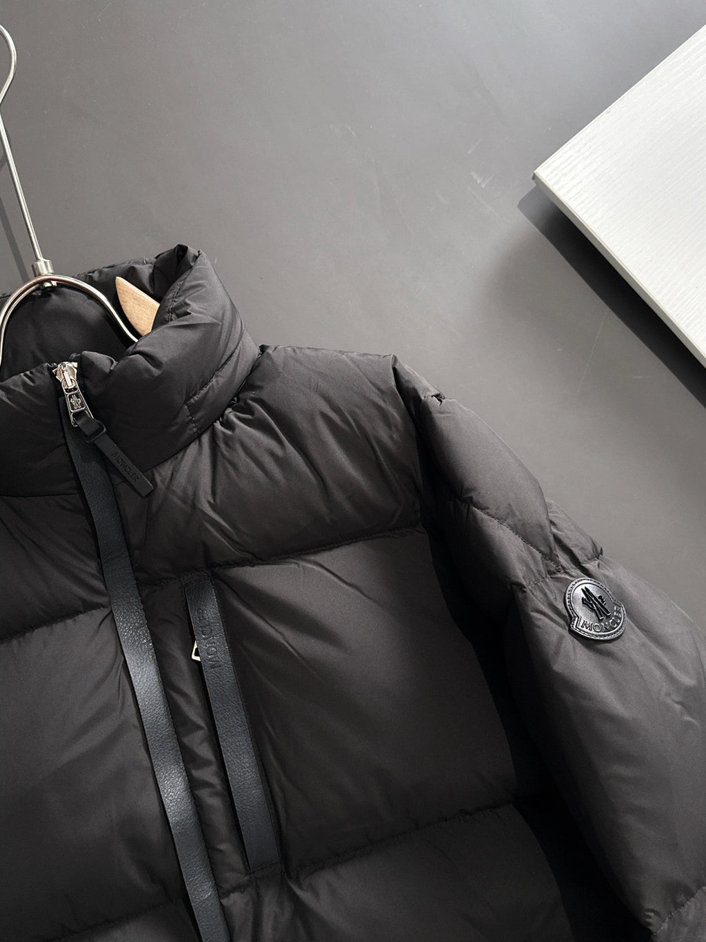 MONCLER PUFFER JACKET IN BLACK 264575