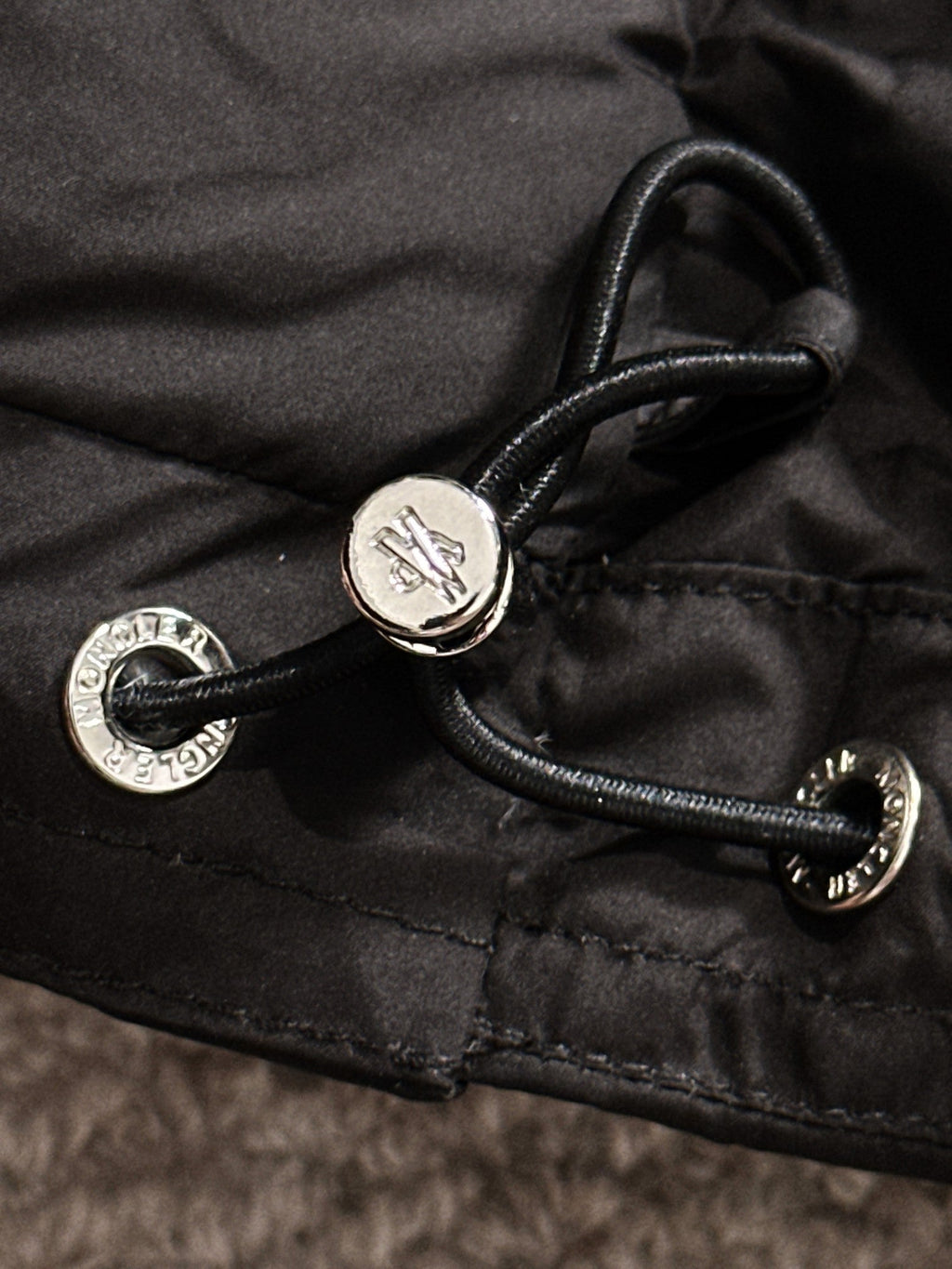 MONCLER PUFFER JACKET IN BLACK 264575