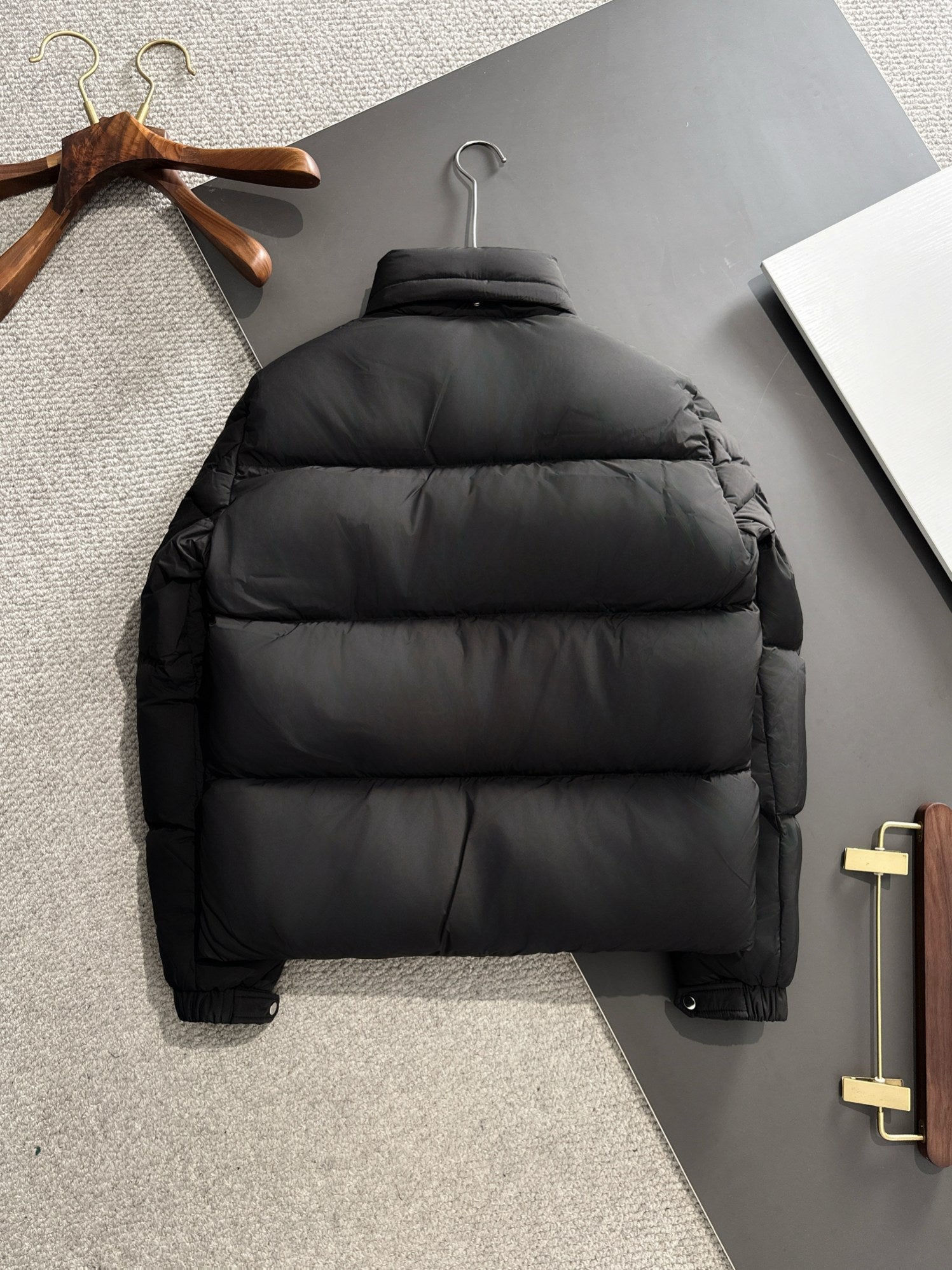 MONCLER PUFFER JACKET IN BLACK 264575