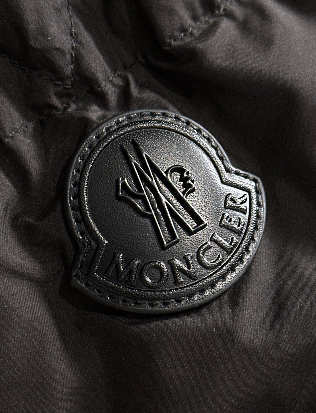MONCLER PUFFER JACKET IN BLACK 264575