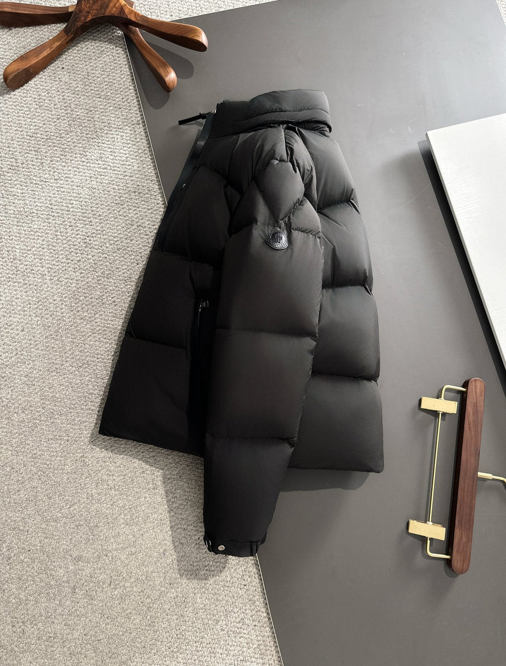 MONCLER PUFFER JACKET IN BLACK 264575