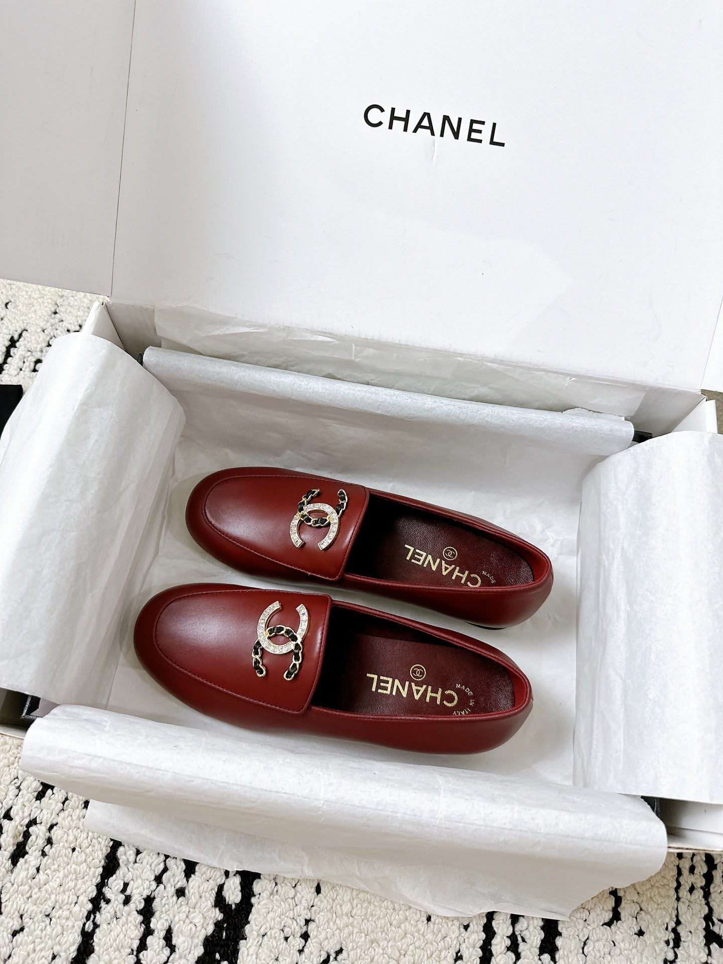 LOAFERS IN RED CALFSKIN HARDWARE WITH ROCK MIX CHAIN