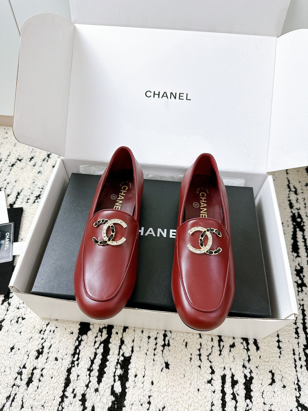 LOAFERS IN RED CALFSKIN HARDWARE WITH ROCK MIX CHAIN