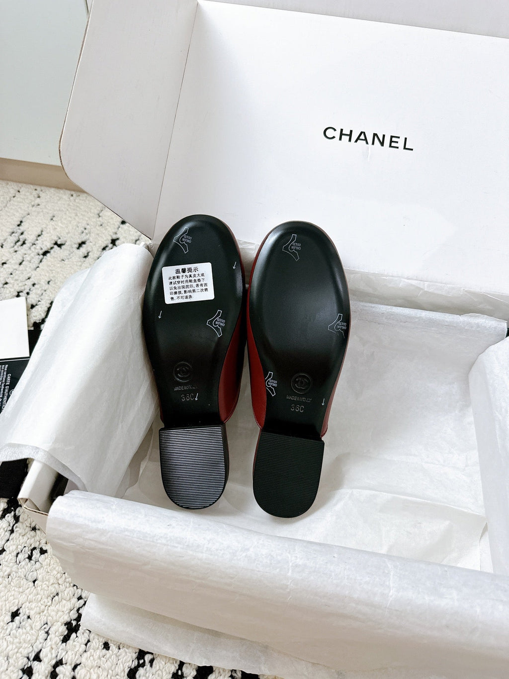 CC FLAT MULE IN RUBY RED CALFSKIN HARDWARE WITH ROCK MIX CHAIN