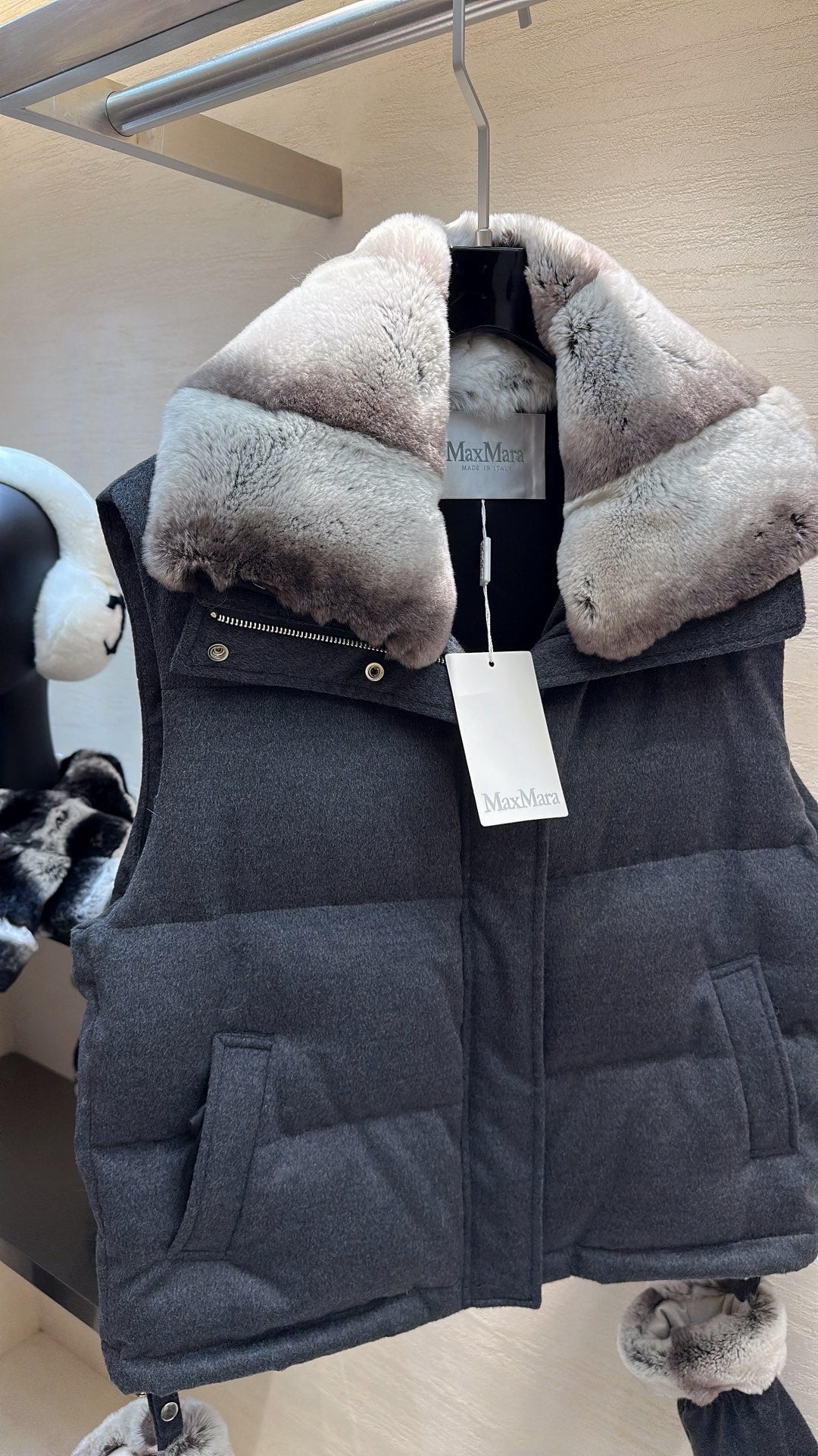 MAX MARA 25S VEST WITH RABBIT FUR COLLAR 057