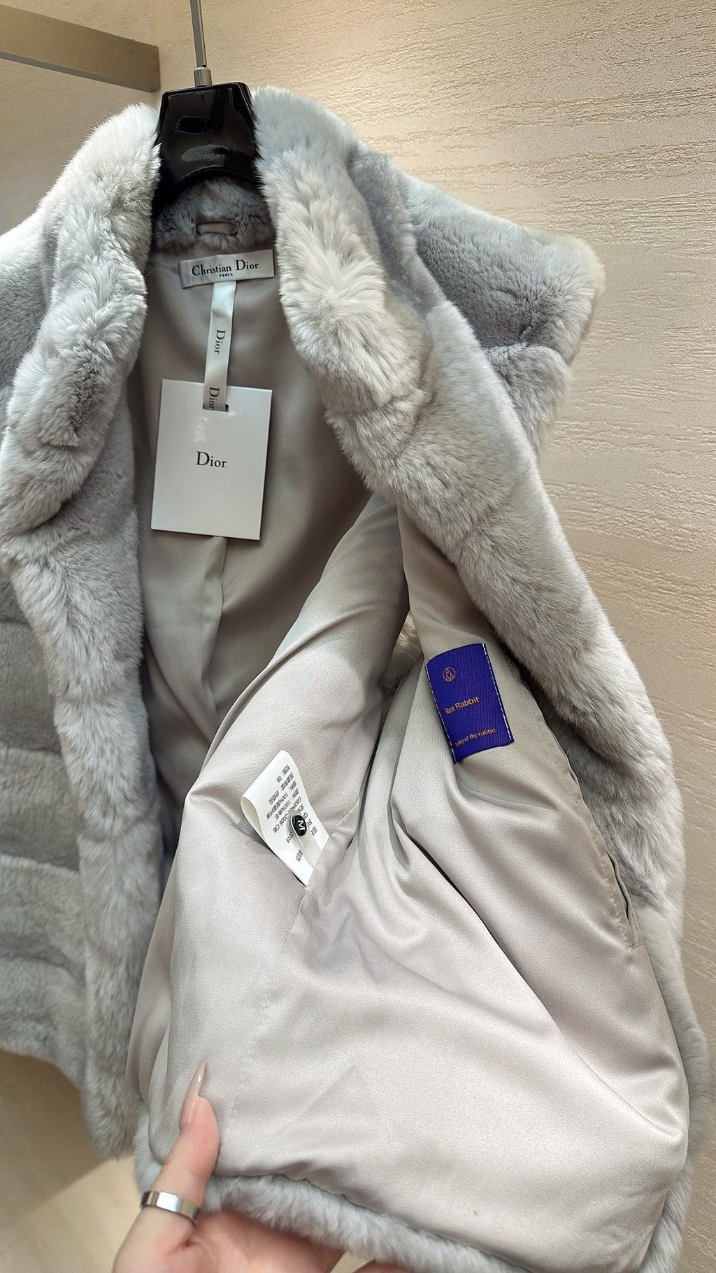 DIOR 25S SLEEVELESS RABBIT FUR JACKET 632