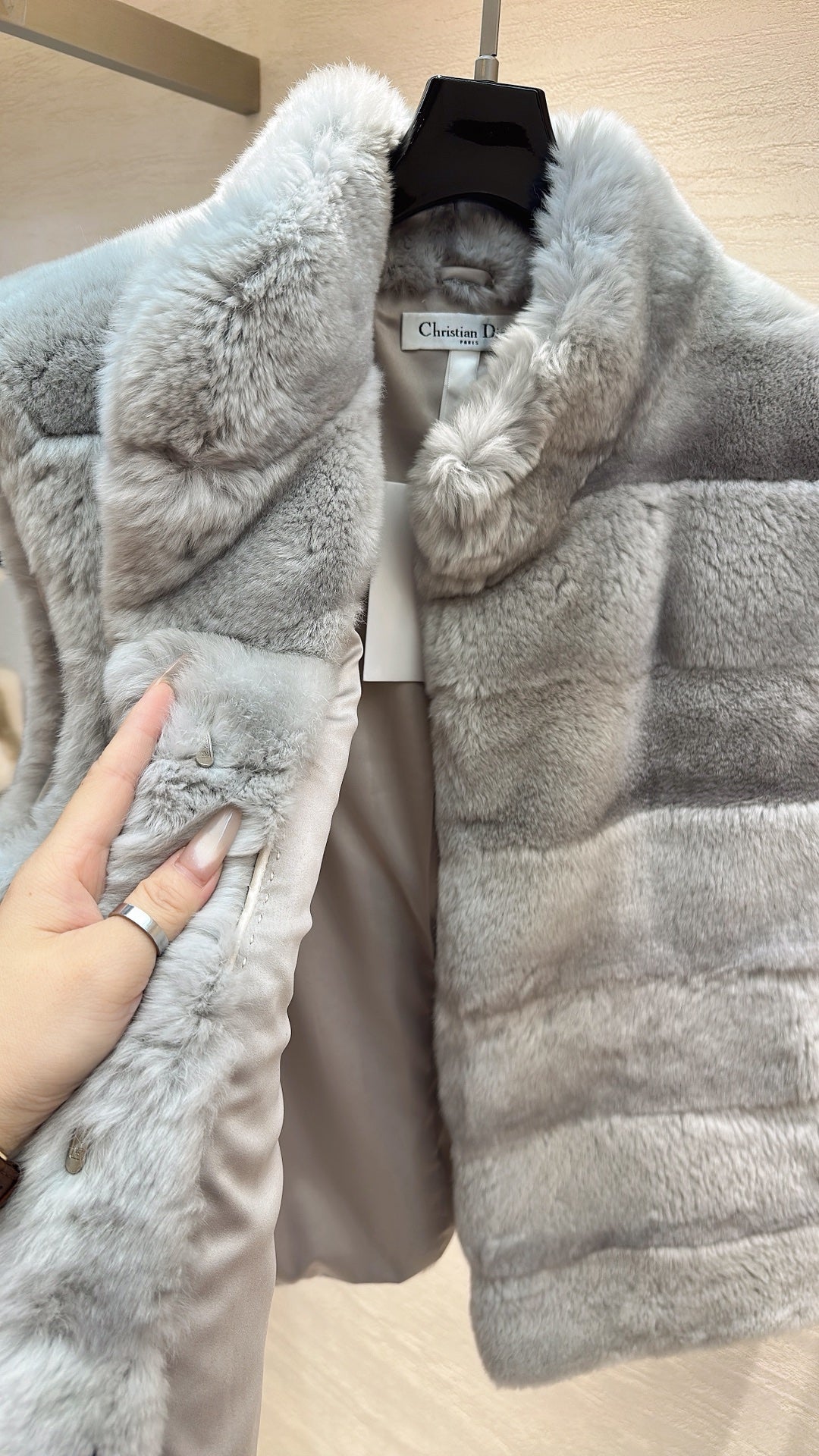 DIOR 25S SLEEVELESS RABBIT FUR JACKET 632