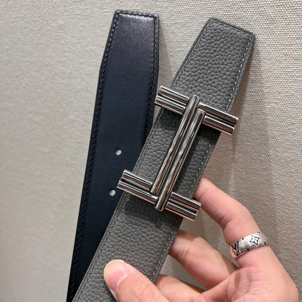 HM TRAVERSE BELT BUCKLE & REVERSIBLE GRAY AND BLACK LEATHER STRAP 38 MM SILVER HARDWARE
