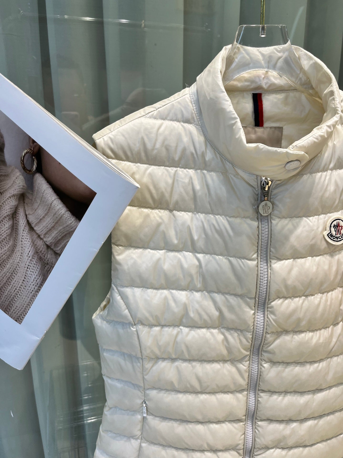 MONCLER 25S DOWN VEST IN WHITE 007