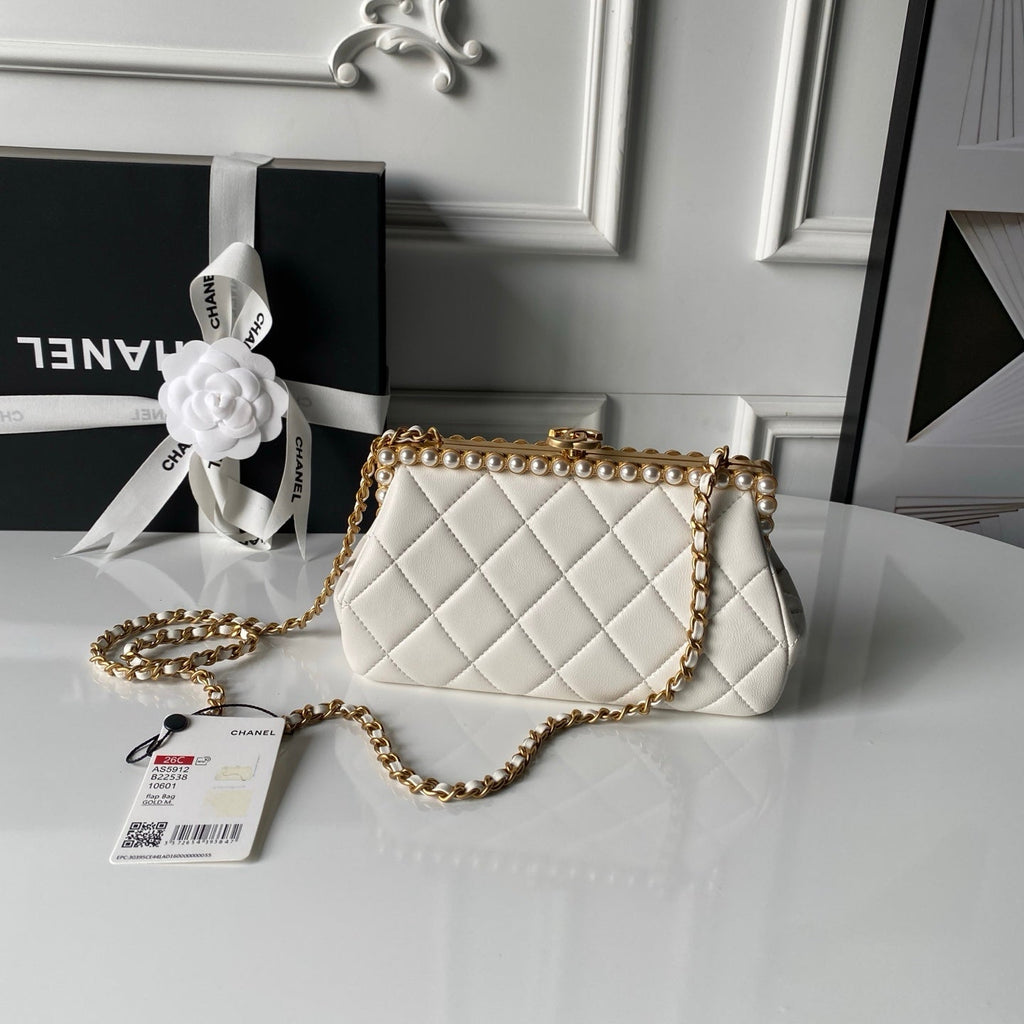 CHANEL 26S CROSSBODY BAG 20 IN WHITE LAMBSKIN