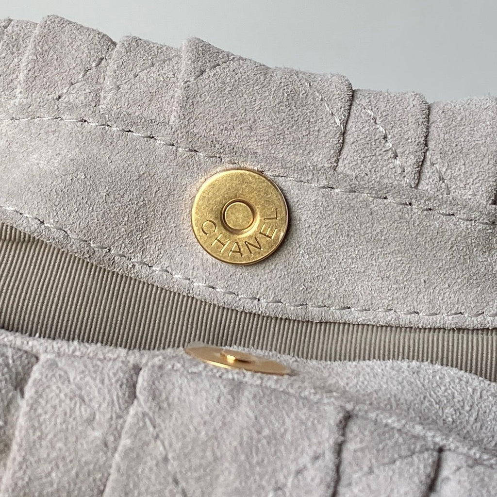 CHANEL 26S HAND BAG 32 IN LIGHT GREY BEIGE SUEDE
