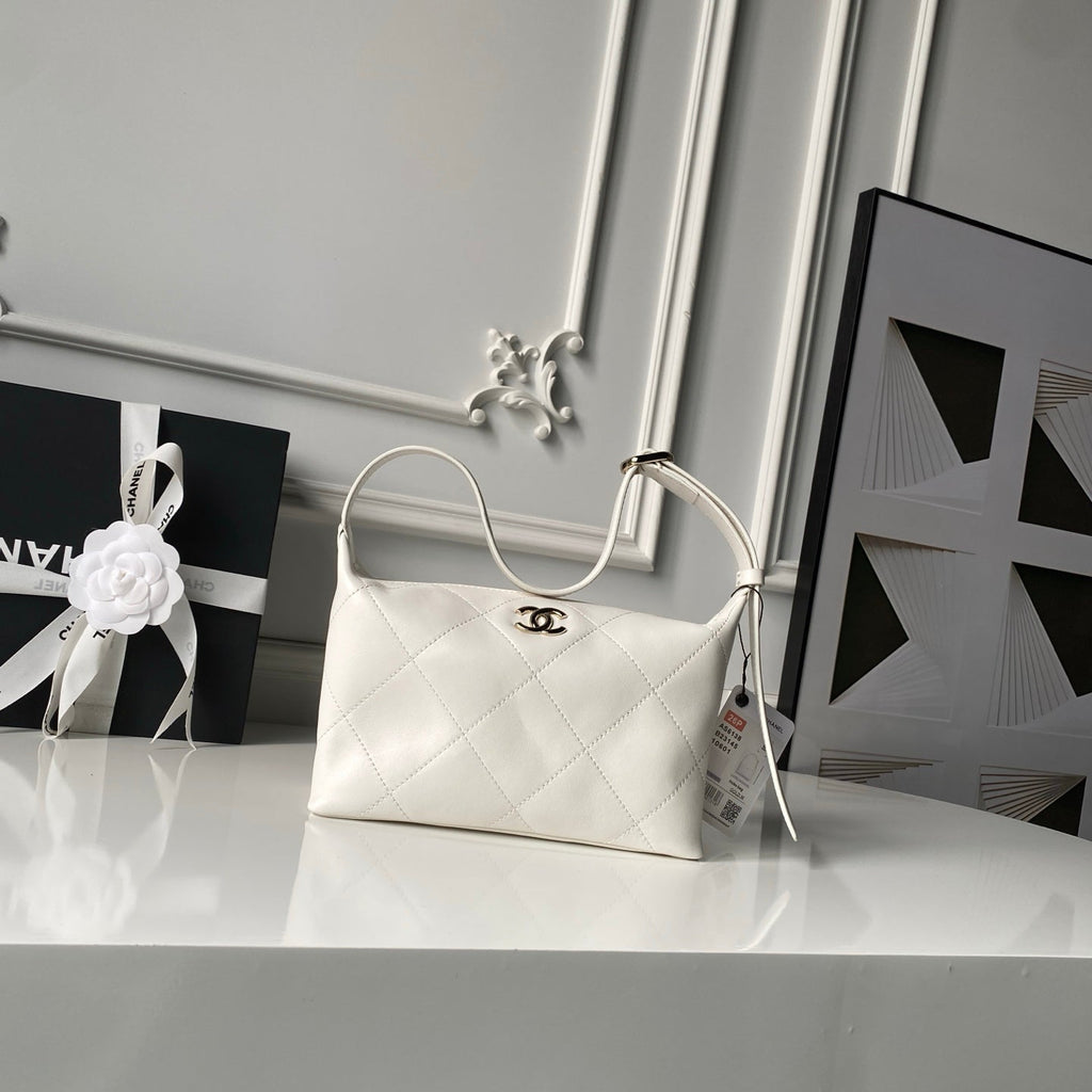 CHANEL 26S HOBO BAG 23 IN WHITE LAMBSKIN