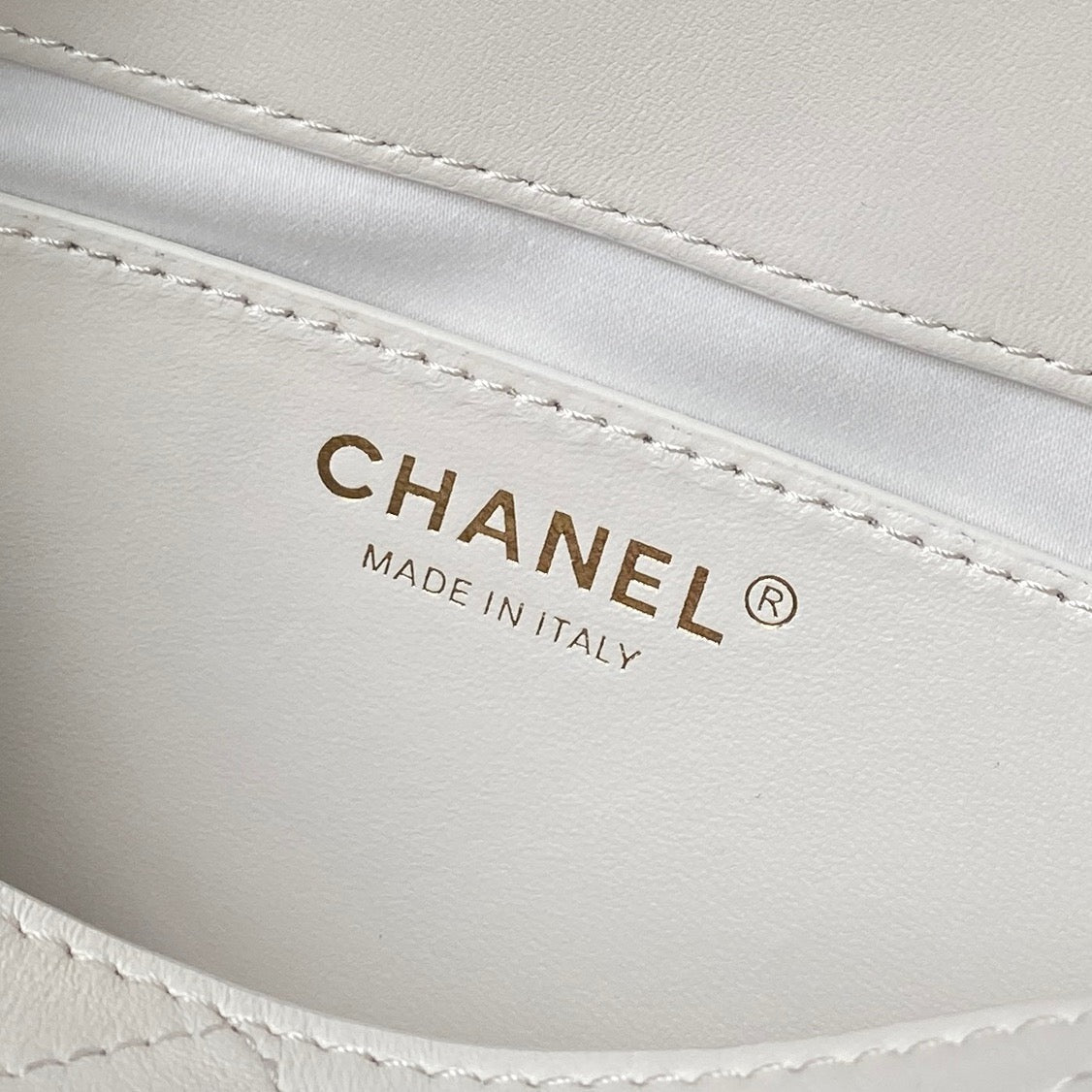 CHANEL 26S HOBO BAG 23 IN WHITE LAMBSKIN