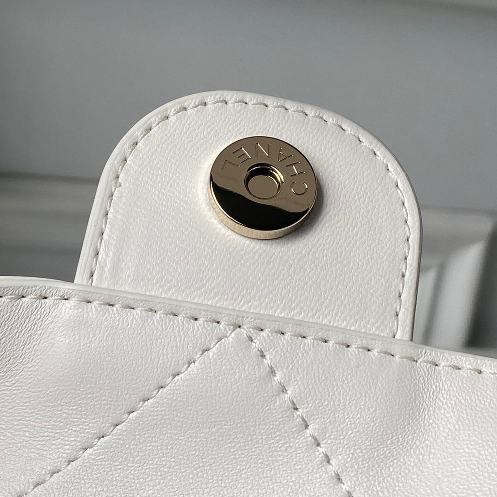 CHANEL 26S HOBO BAG 23 IN WHITE LAMBSKIN