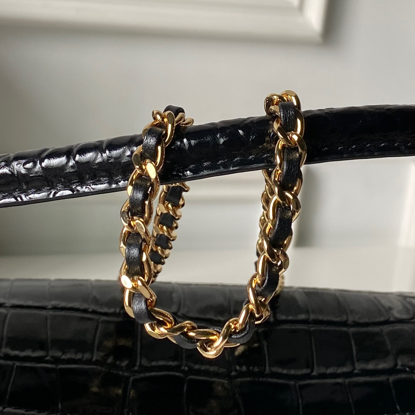 CHANEL 26S BARREL CLUTCH WITH CHAIN 23 IN BLACK CROCODILE-EMBOSSED CALFSKIN GOLD HARDWARE