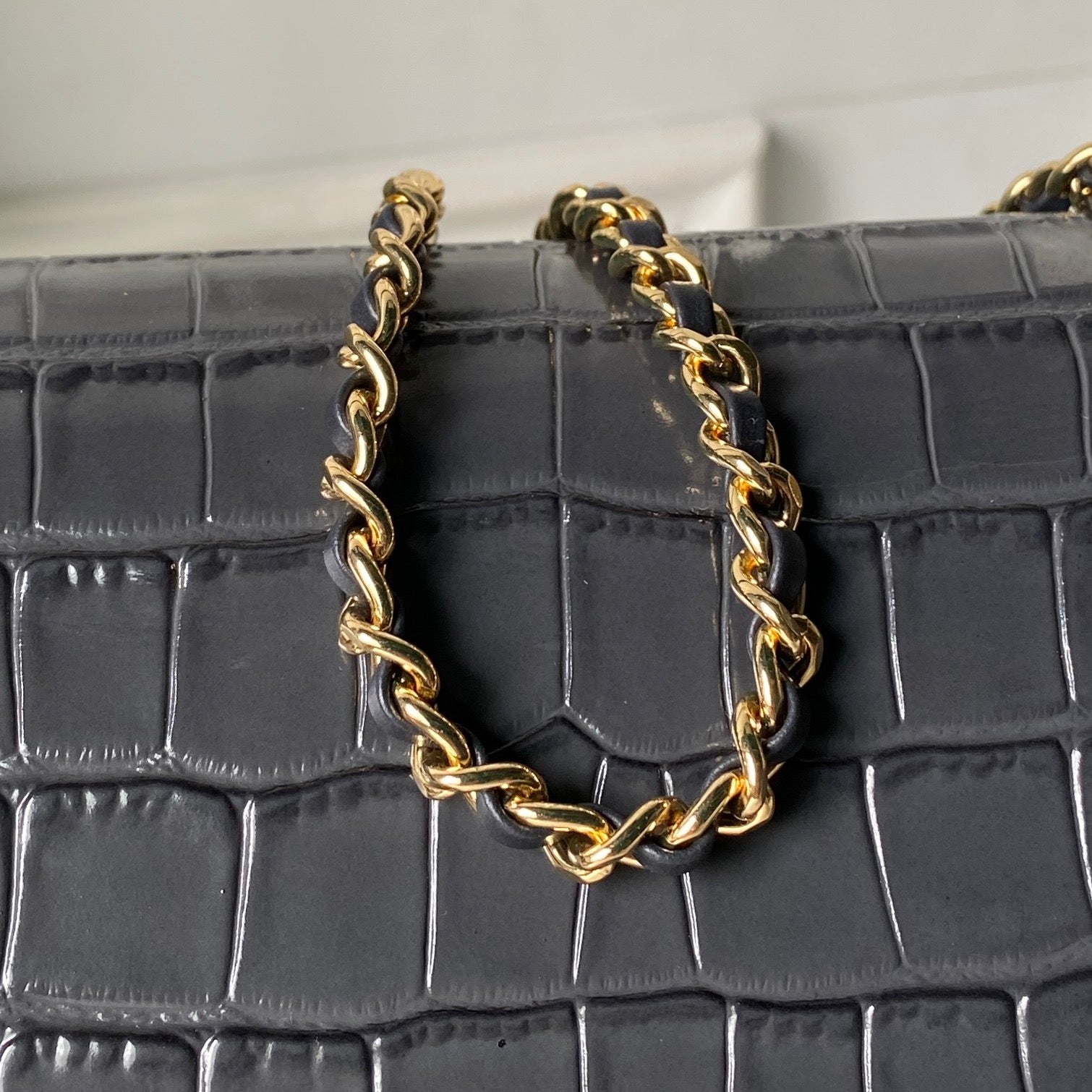 CHANEL 26S BARREL CLUTCH WITH CHAIN 23 IN DARK GREY CROCODILE-EMBOSSED CALFSKIN GOLD HARDWARE