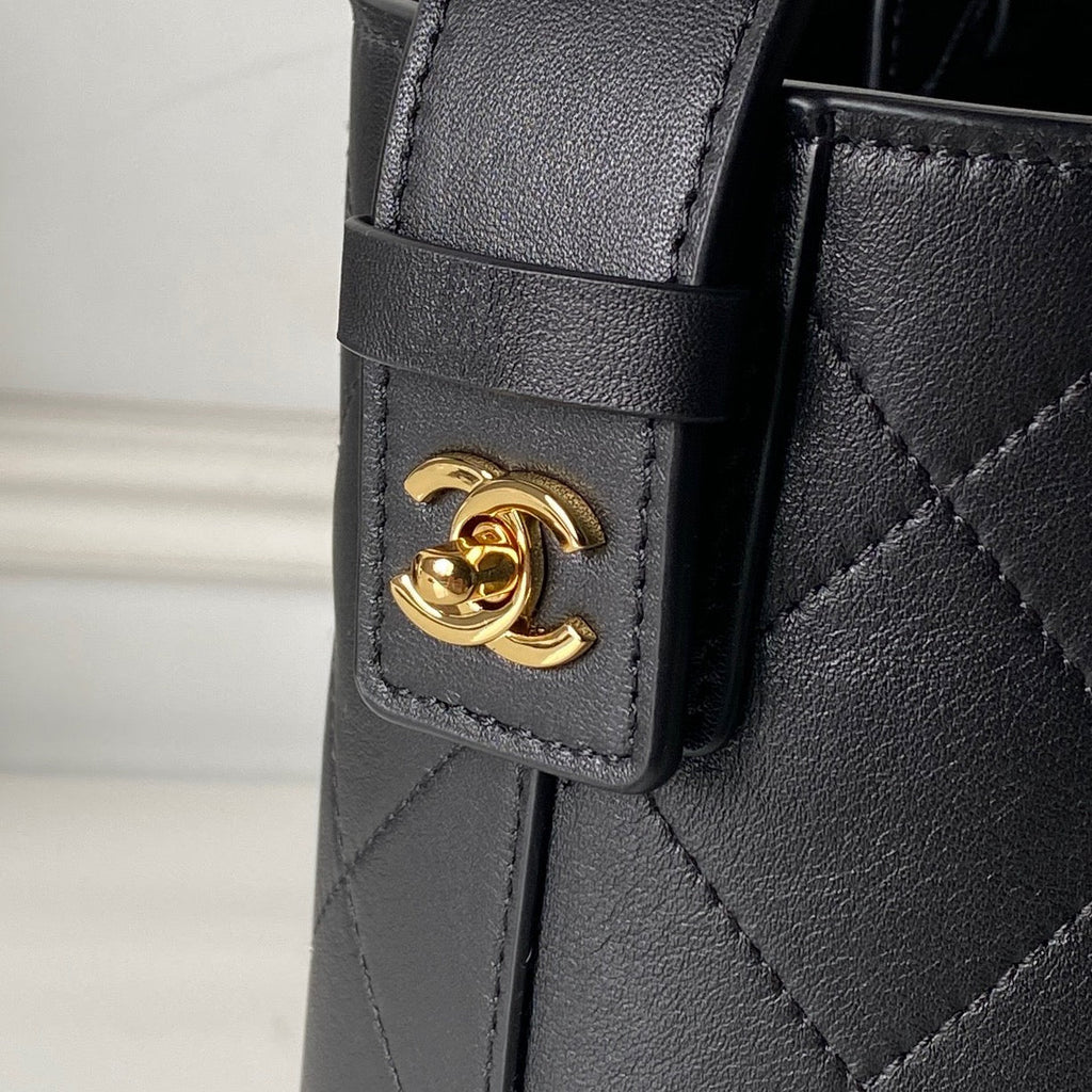 CHANEL 26S BUCKET SHOULDER BAG 27 IN BLACK LAMBSKIN GOLD HARDWARE