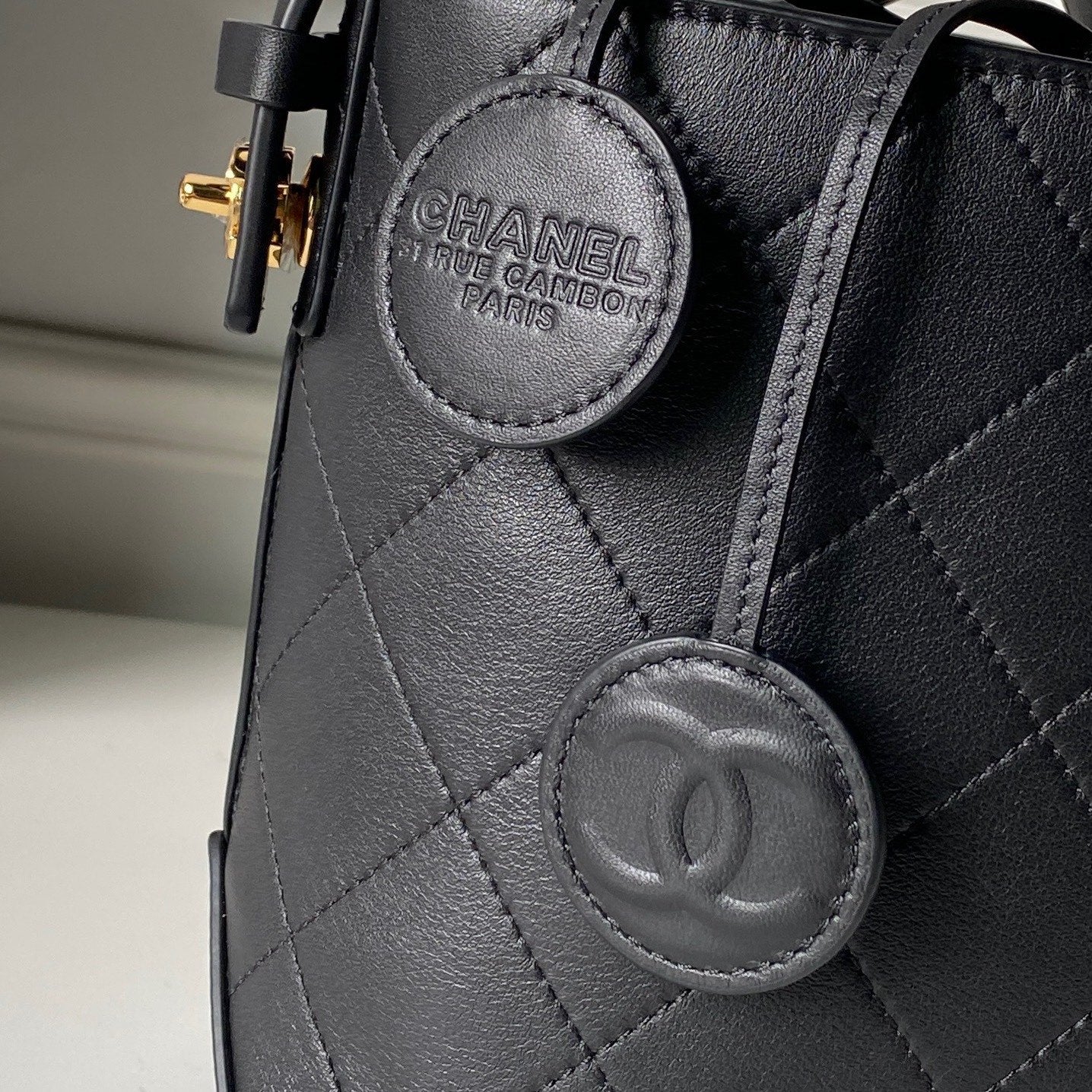CHANEL 26S BUCKET SHOULDER BAG 27 IN BLACK LAMBSKIN GOLD HARDWARE