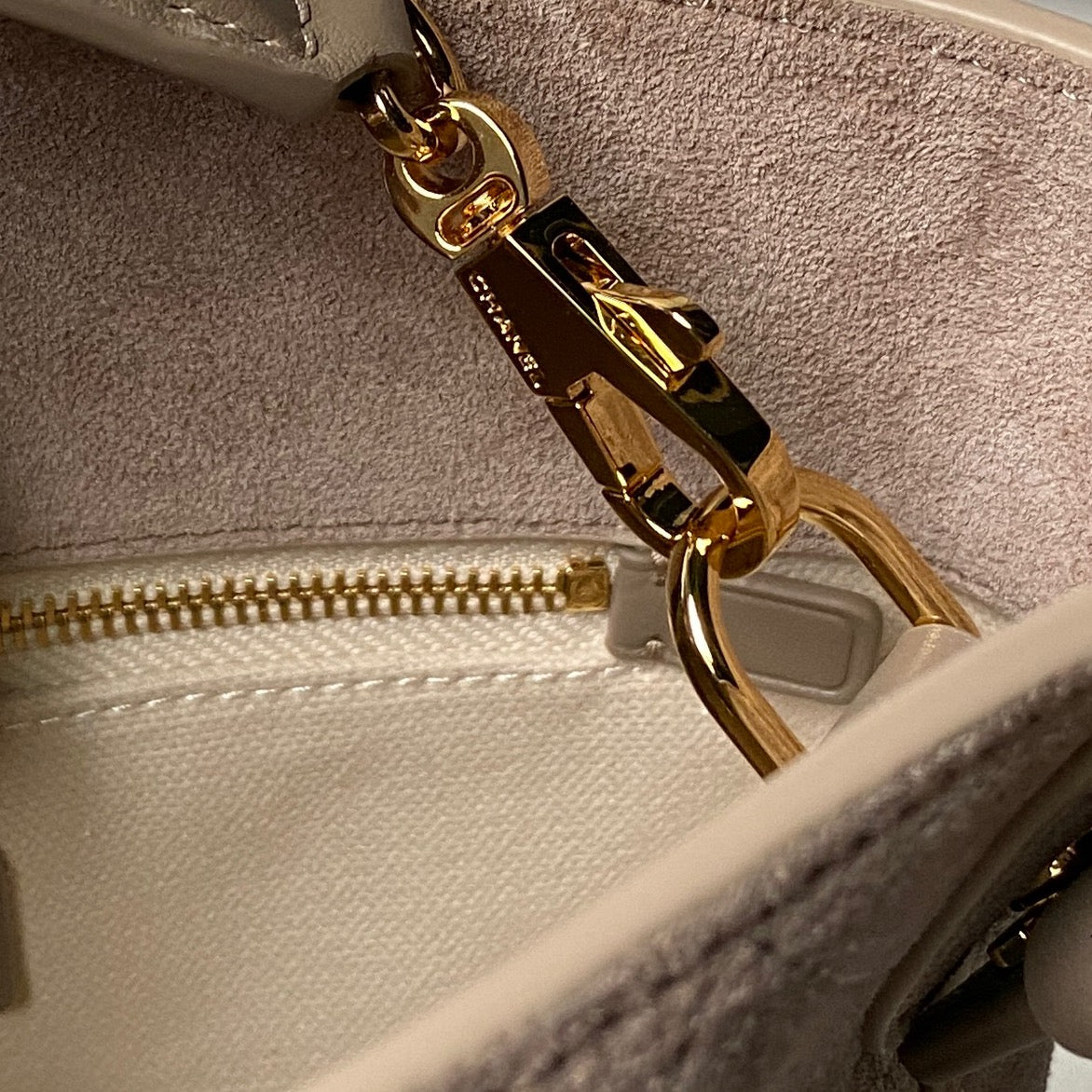 CHANEL 26S BUCKET SHOULDER BAG 27 IN TAUPE BROWN SUEDE AND CALFSKIN GOLD HARDWARE