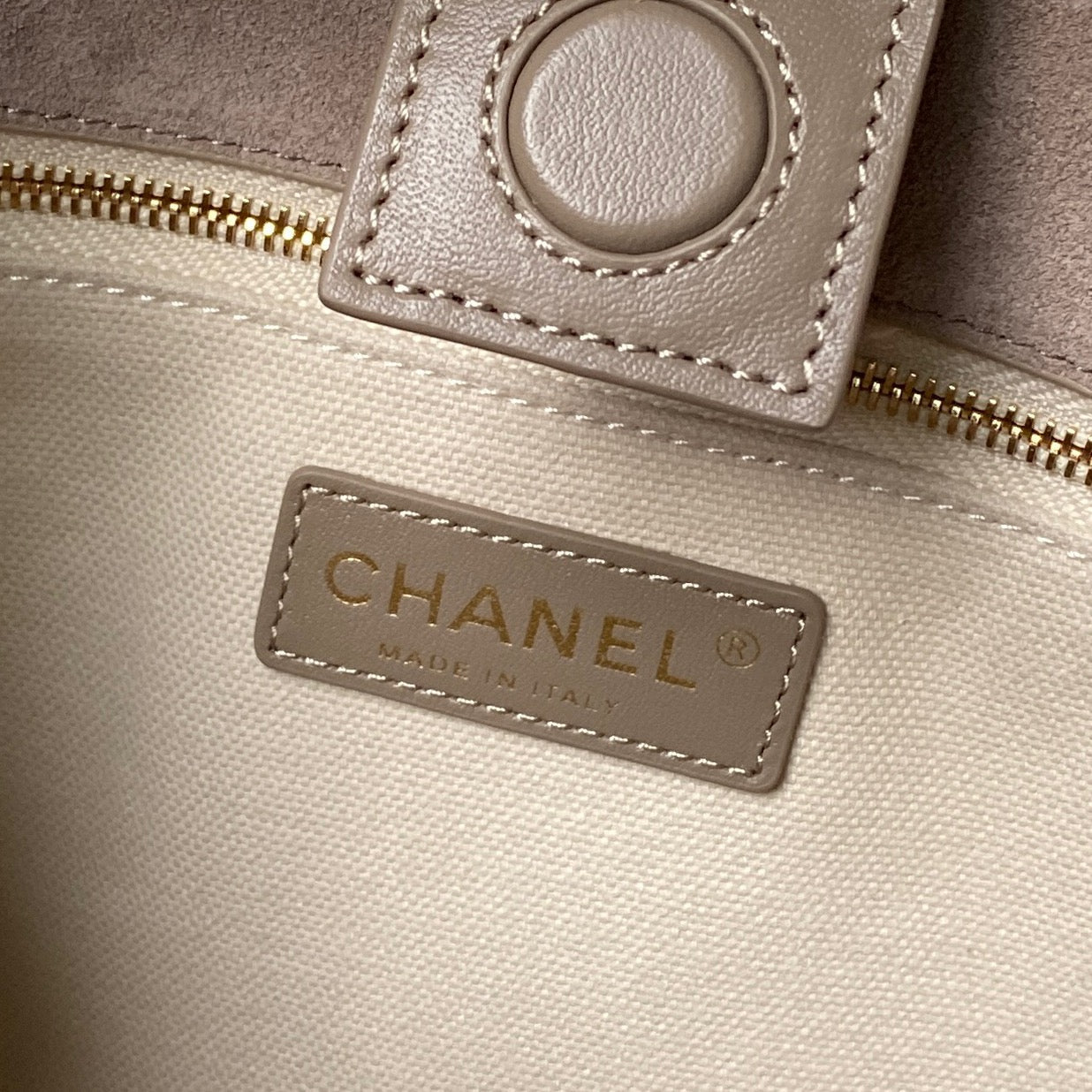 CHANEL 26S BUCKET SHOULDER BAG 27 IN TAUPE BROWN SUEDE AND CALFSKIN GOLD HARDWARE