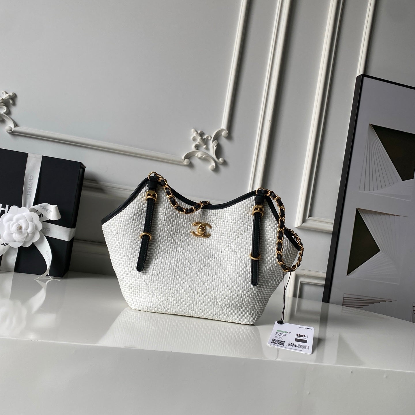 CHANEL 26S MAXI SHOPPING BAG 28 IN WHITE RAFFIA AND BLACK CALFKIN GOLD HARDWARE