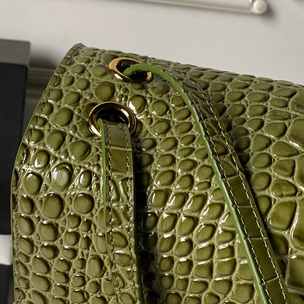 CHANEL 26S CC LOGO SHOULDER BAG 39 IN OLIVE GREEN CROCODILE-EMBOSSED CALFSKIN GOLD HARDWARE