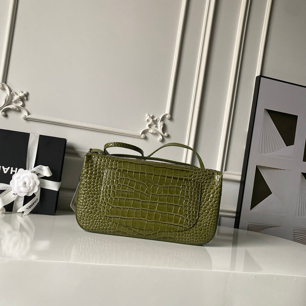 CHANEL 26S CC LOGO SHOULDER BAG 32 IN OLIVE GREEN CROCODILE-EMBOSSED CALFSKIN GOLD HARDWARE
