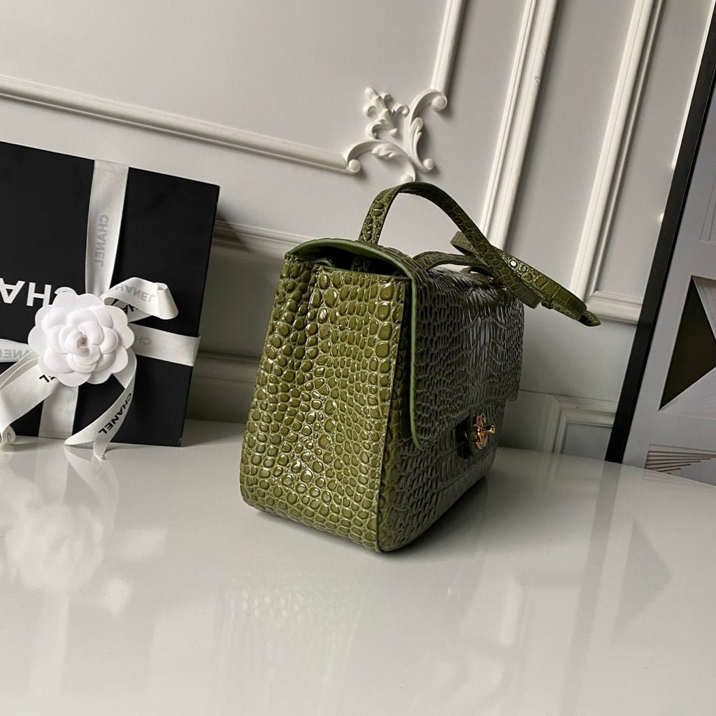 CHANEL 26S CC LOGO SHOULDER BAG 32 IN OLIVE GREEN CROCODILE-EMBOSSED CALFSKIN GOLD HARDWARE