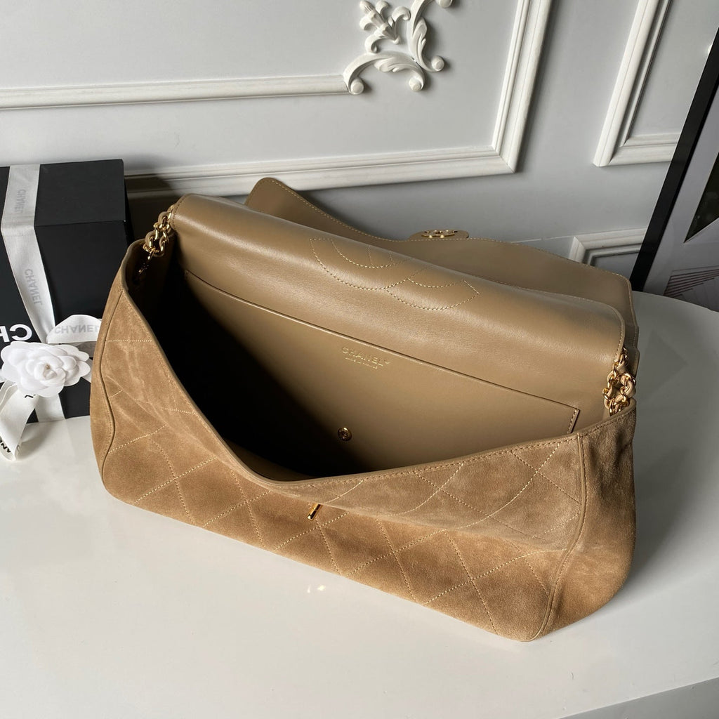 CHANEL 26S CLASSIC FLAP MEDIUM 39 IN LIGHT BROWN QUILTED SUEDE AND CALFSKIN GOLD HARDWARE