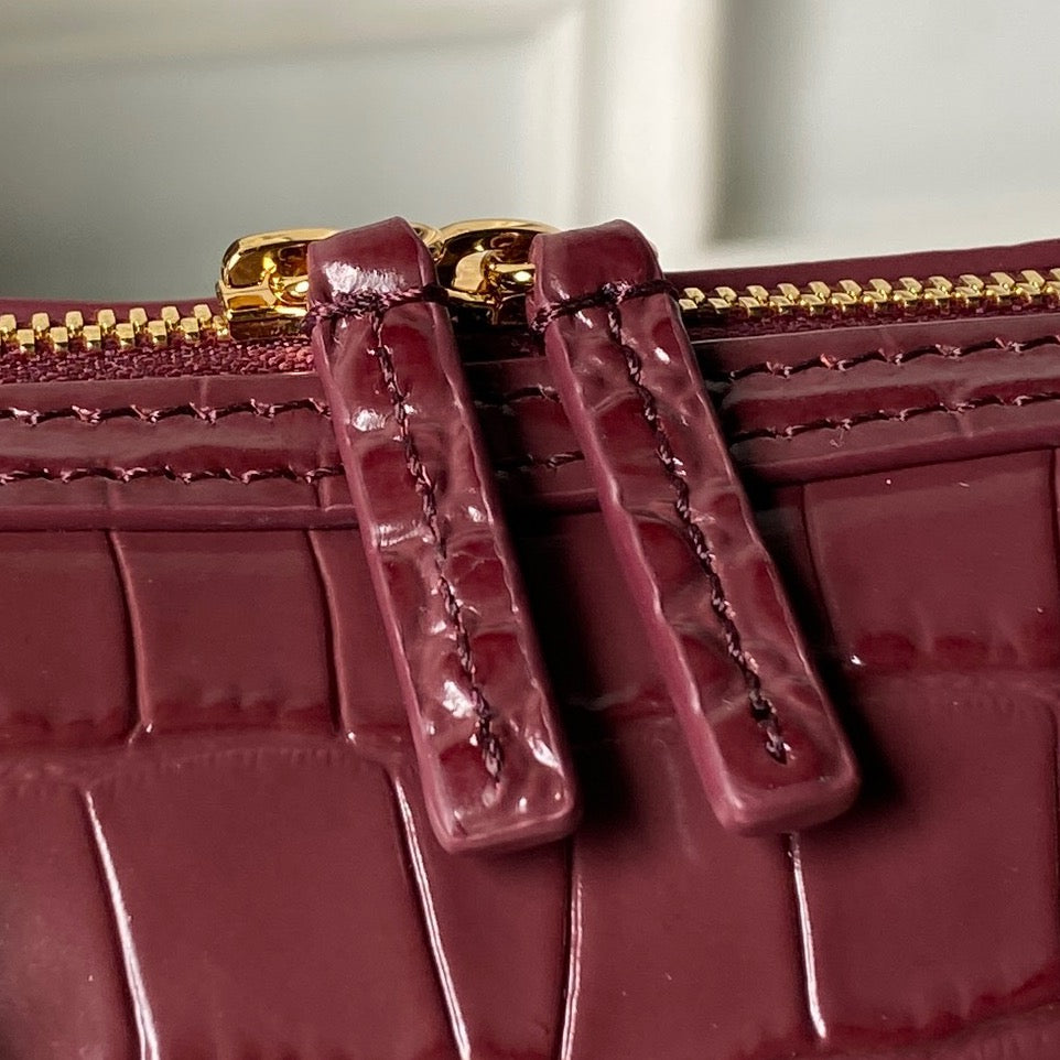 CHANEL 26S MINI TIMELESS CLASSIC BARREL BAG 19 IN BURGUNDY RED CROCODILE-EMBOSSED PATENT CALFSKIN GOLD HARDWARE