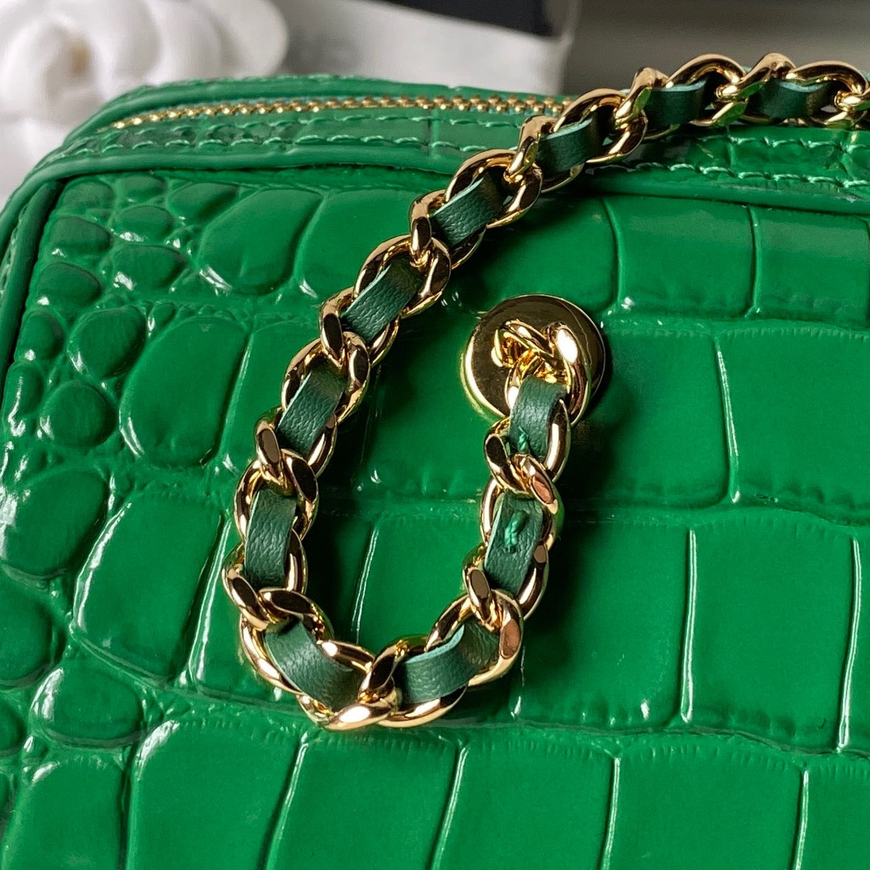 CHANEL 26S MINI TIMELESS CLASSIC BARREL BAG 19 IN GREEN CROCODILE-EMBOSSED PATENT CALFSKIN GOLD HARDWARE