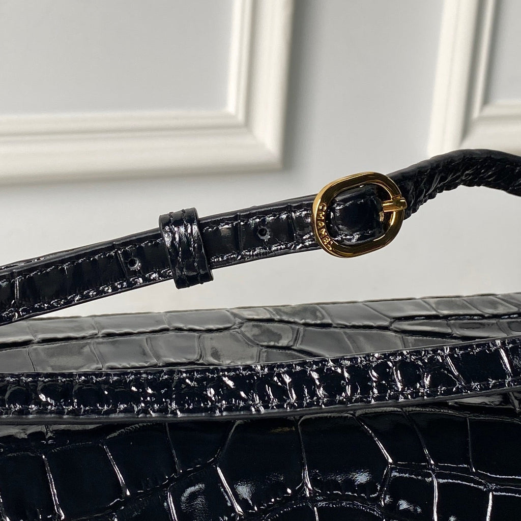 CHANEL 26S CC LOGO SHOULDER BAG 32 IN BLACK CROCODILE-EMBOSSED CALFSKIN GOLD HARDWARE